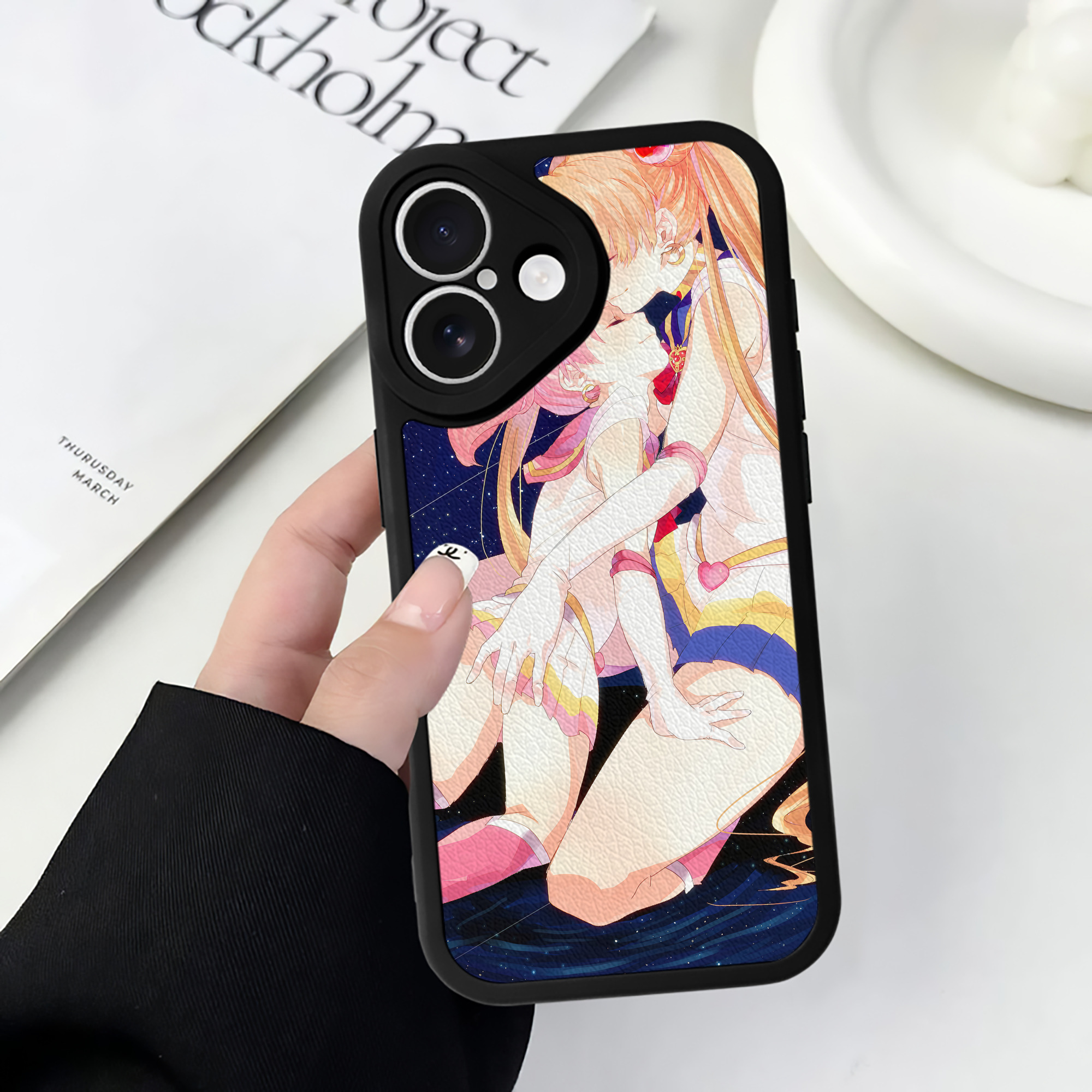 （画像用） 美少女戦士セーラームーン Sailor Moon 【iPhone 16シリーズ対応】シリコンスマホケース（レザー調） 材質：シリコン